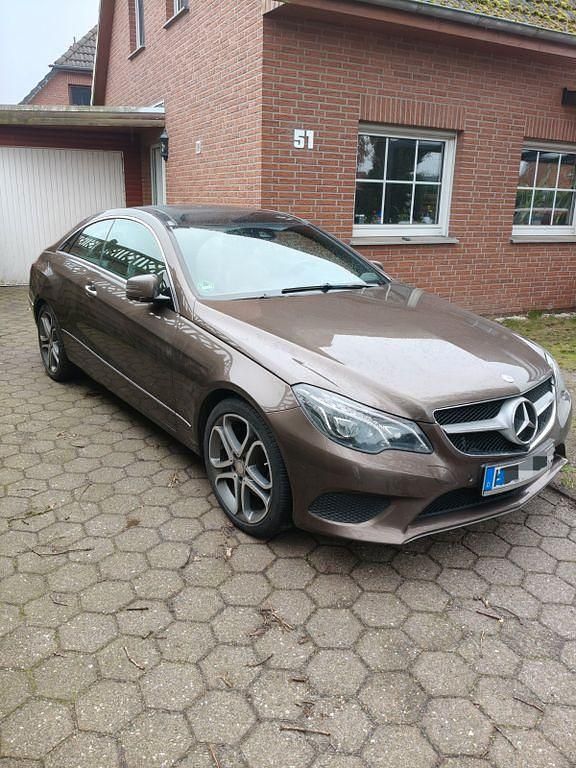 Braun Gebraucht 2013 Mercedes E400 Coupé | 12.499 € (Fairer Preis) - Bild 1/4
