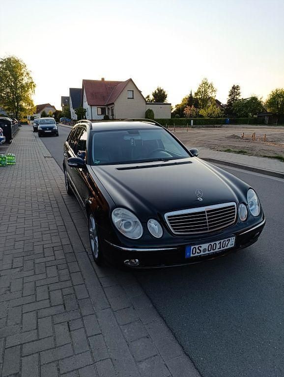 Schwarz Gebraucht 2004 Mercedes E280 Elegance Limousine | 2.800 € (Guter Preis) - Bild 1/4