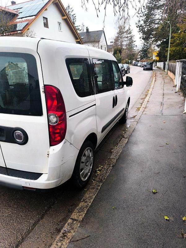 Gebraucht Fiat Doblò Emotion 95 PS (69 kW) 2010 Weiß Van / Kleinbus