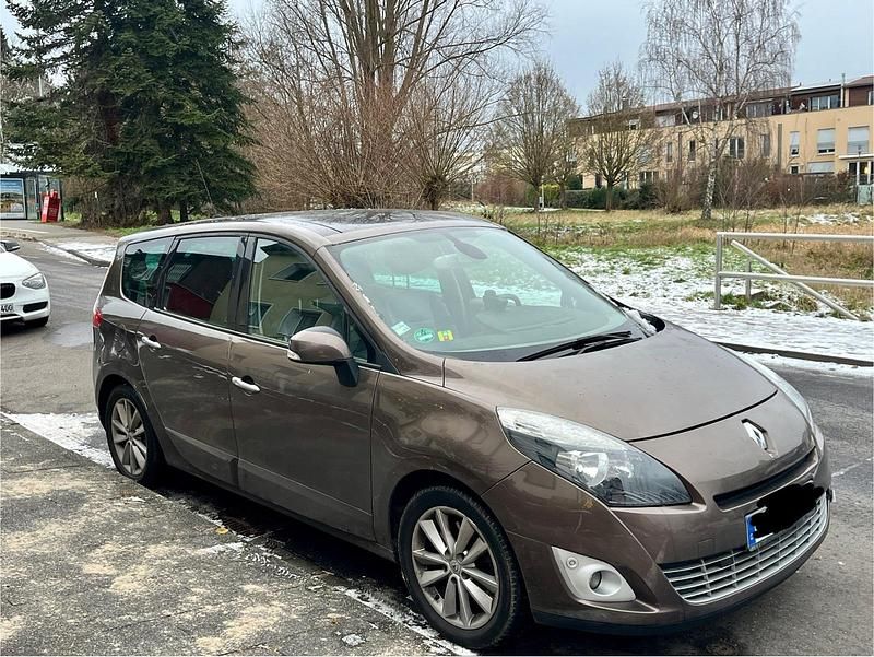 Braun Gebraucht 2009 Renault Mégane Limousine | 1.500 € - Bild 1/4