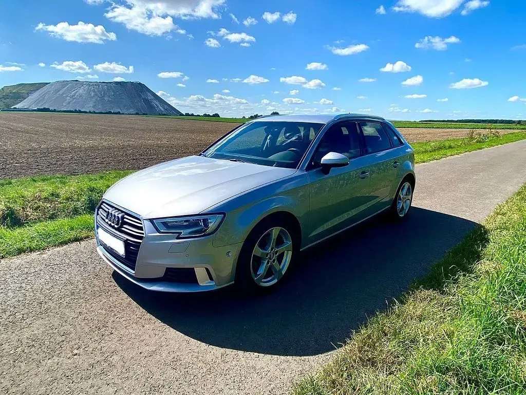 Gebraucht Audi A3 Sport 116 PS (85 kW) 2019 Silber Limousine