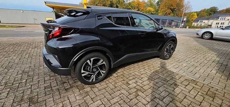 Schwarz Gebraucht 2022 Toyota C-HR Team SUV | 22.999 € (Fairer Preis) - Bild 1/4