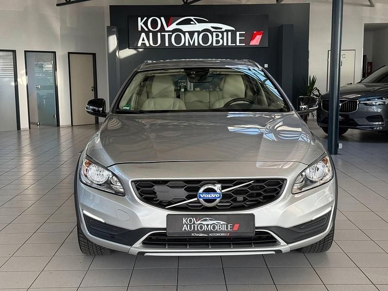 Gebraucht Volvo V60 CC Momentum 150 PS (110 kW) 2015 Silber Kombi