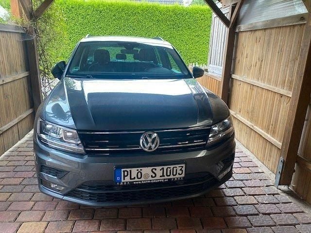 Grau Gebraucht 2019 VW Tiguan Comfortline SUV | 17.500 € (Superpreis) - Bild 1/3