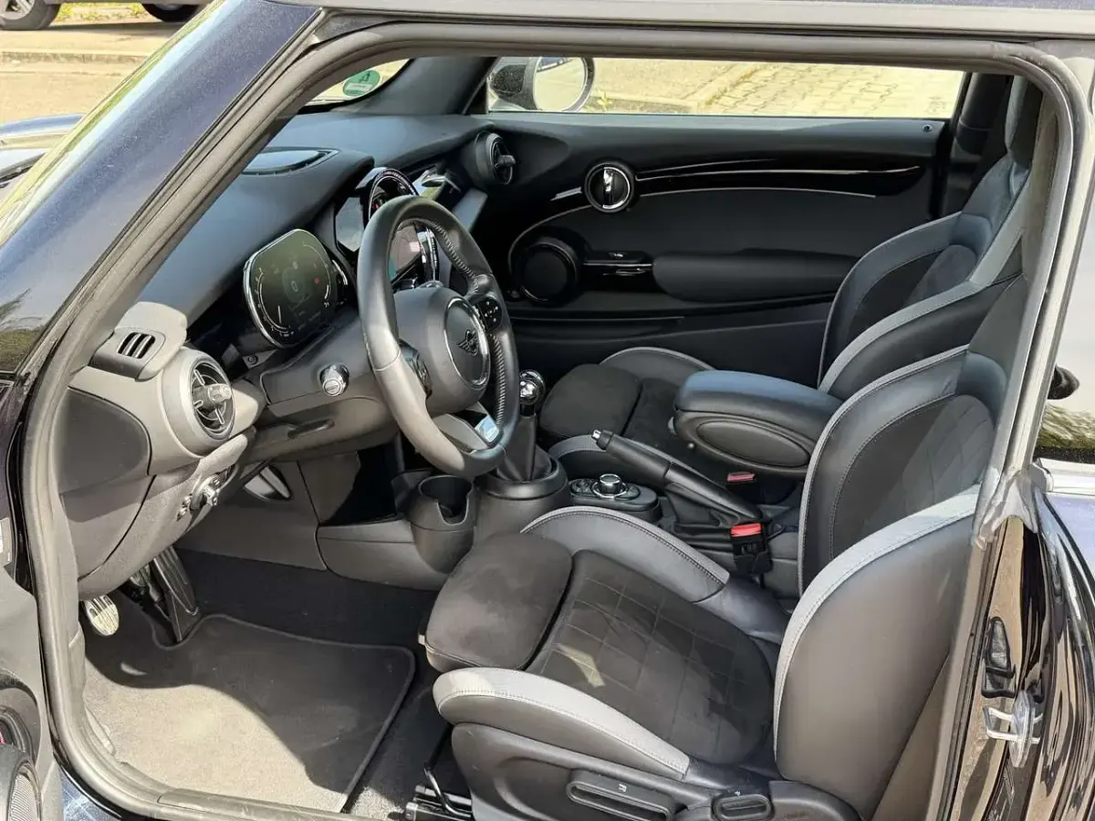 Gebraucht Mini Cooper S 178 PS (130 kW) 2021 Enigmatic black Kleinwagen