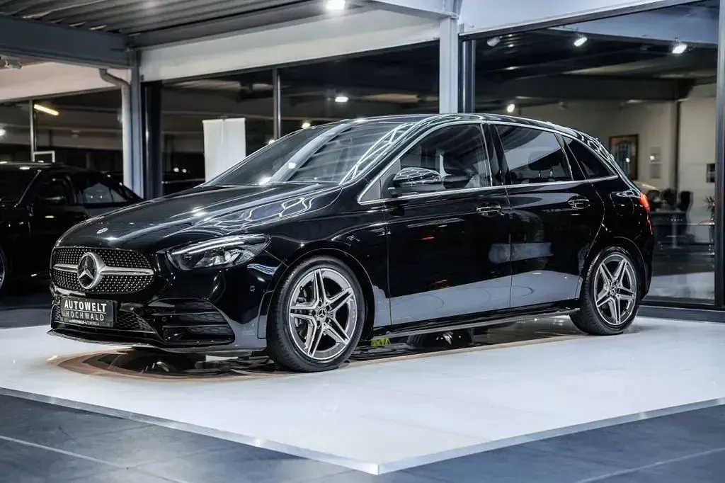 Gebraucht Mercedes B180 AMG line 136 PS (100 kW) 2020 Schwarz Kleinwagen