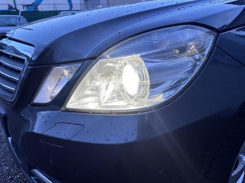 Grau Gebraucht 2013 Mercedes E200 Kombi | 5.200 € - Bild 1/4