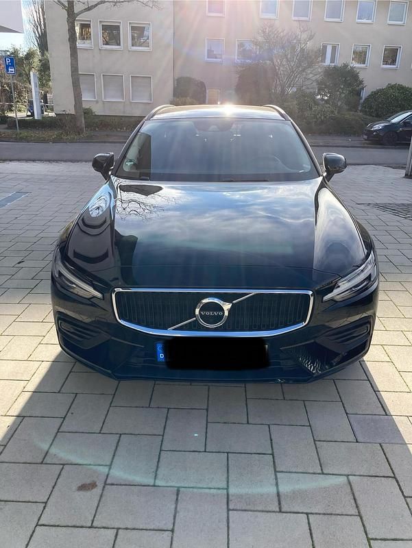 Gebraucht Volvo V60 164 PS (120 kW) 2021 Schwarz Kombi