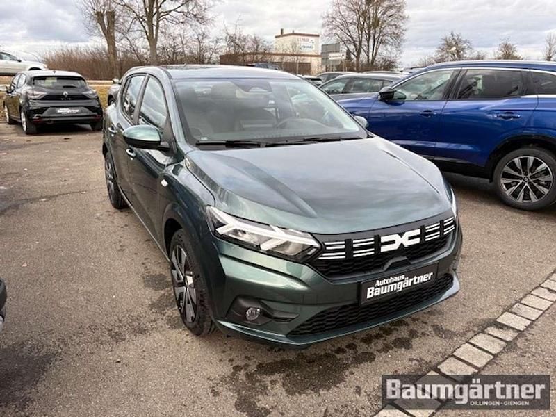 Neu Dacia Sandero Expression 91 PS (66 kW) 2025 Zedergrün metallic Kleinwagen