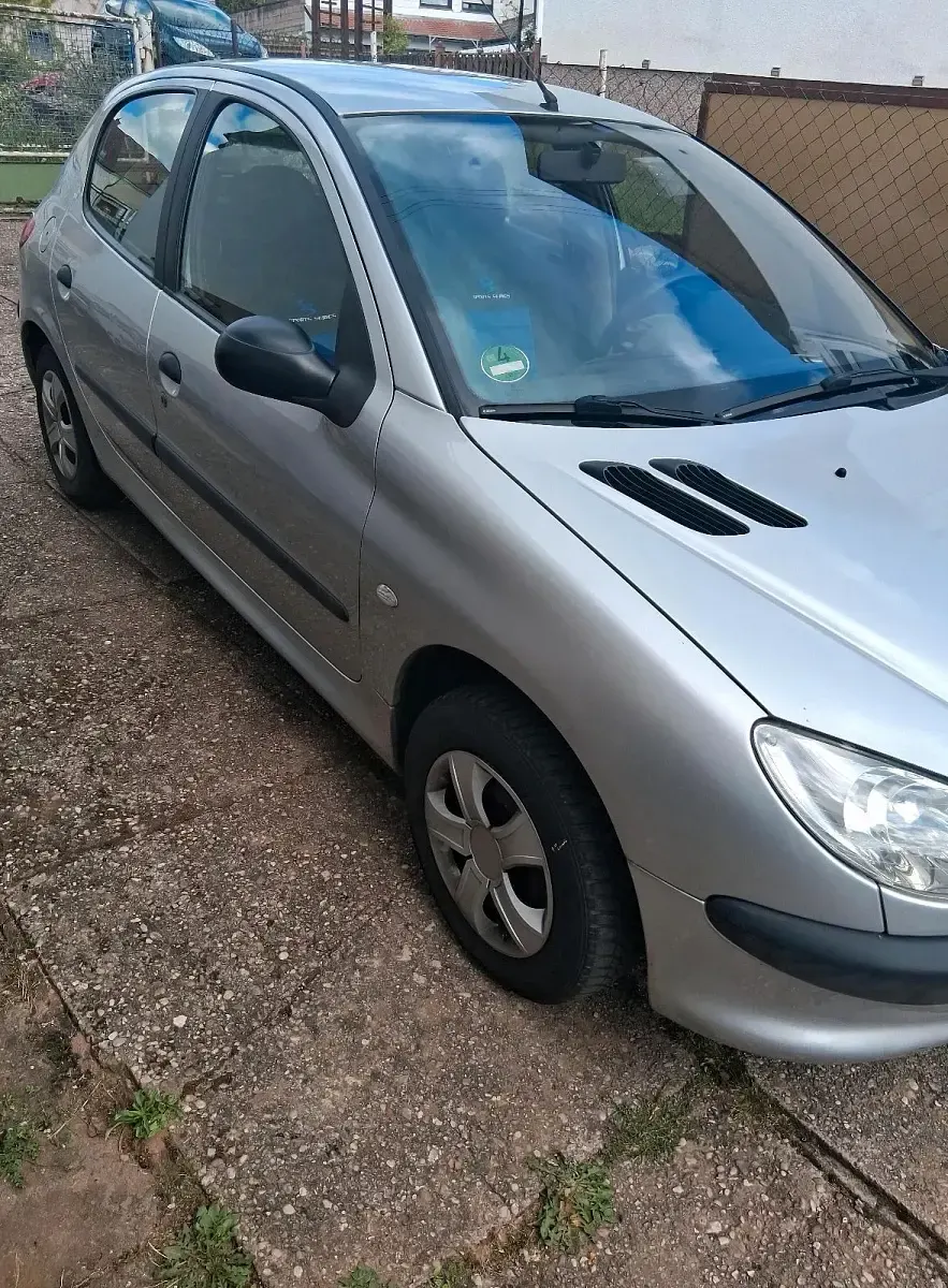 Gebraucht Peugeot 206 75 PS (55 kW) 2001 Silber Limousine