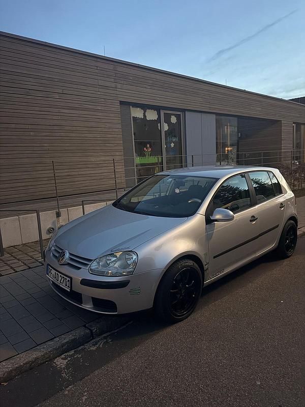 Grau Gebraucht 2005 VW Golf V Kleinwagen | 1.150 € (Guter Preis) - Bild 1/4