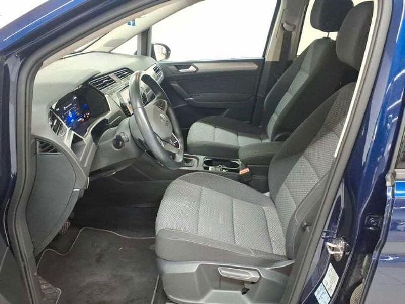Gebraucht VW Touran Comfortline 150 PS (110 kW) 2022 Atlantic blue metallic Van / Kleinbus