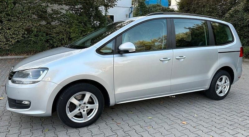 Second-hand VW Sharan 150 CP (110 kW) 2010 Argintiu Monovolum