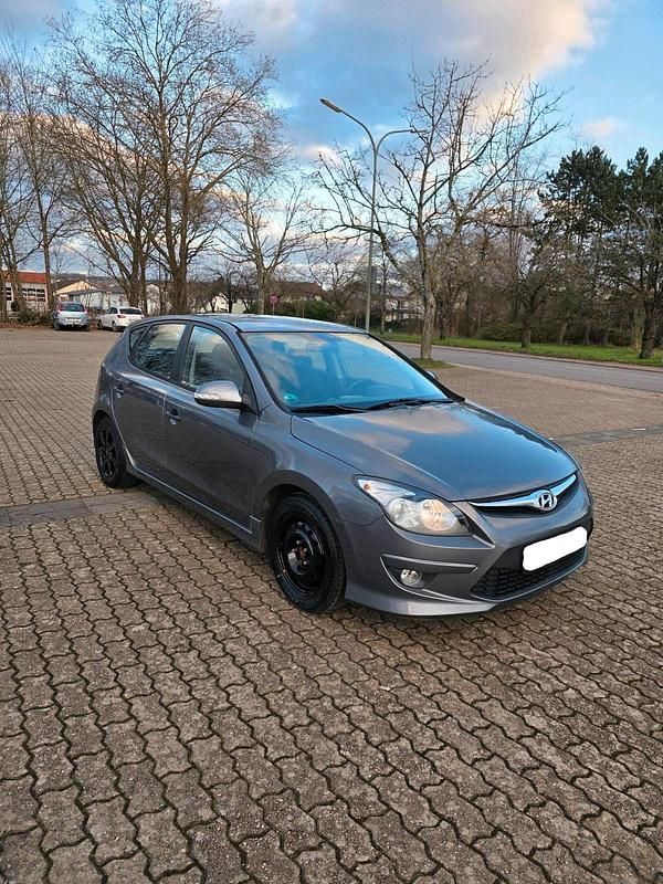 Gebraucht Hyundai i30 109 PS (80 kW) 2011 Grau Limousine