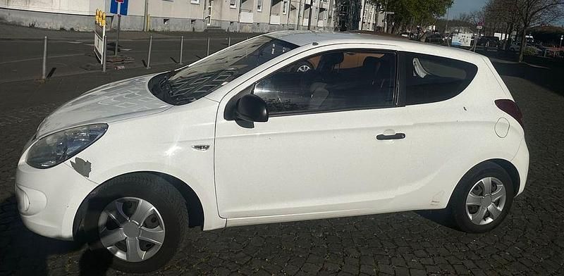 Gebraucht Hyundai i20 Edition 77 PS (56 kW) 2011 Weiß Kleinwagen