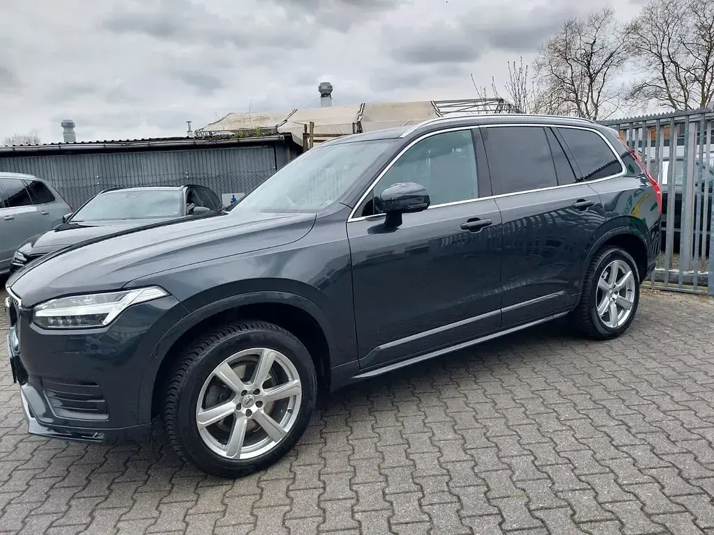 Gebraucht Volvo XC90 Momentum 235 PS (172 kW) 2020 Grau SUV