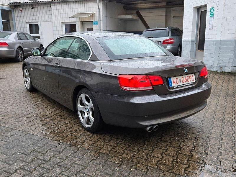 Gebraucht BMW 325 Cabriolet Comfort Edition 197 PS (144 kW) 2009 Braun Cabrio