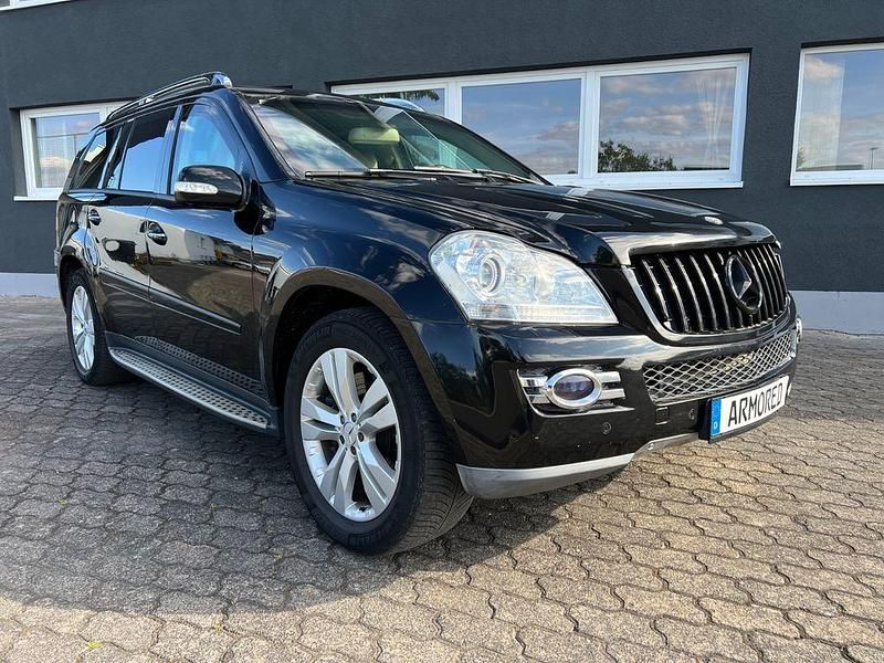 Obsidianschwarz metalliclack Gebraucht 2008 Mercedes GL500 SUV | 89.999 € - Bild 1/4