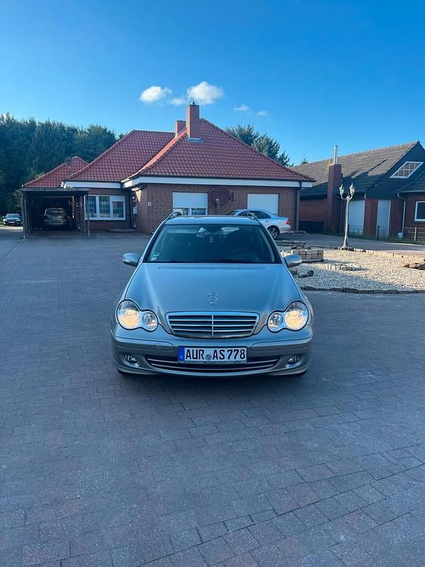 Grau Gebraucht 2006 Mercedes C200 Kombi | 3.750 € (Etwas zu teuer) - Bild 1/4
