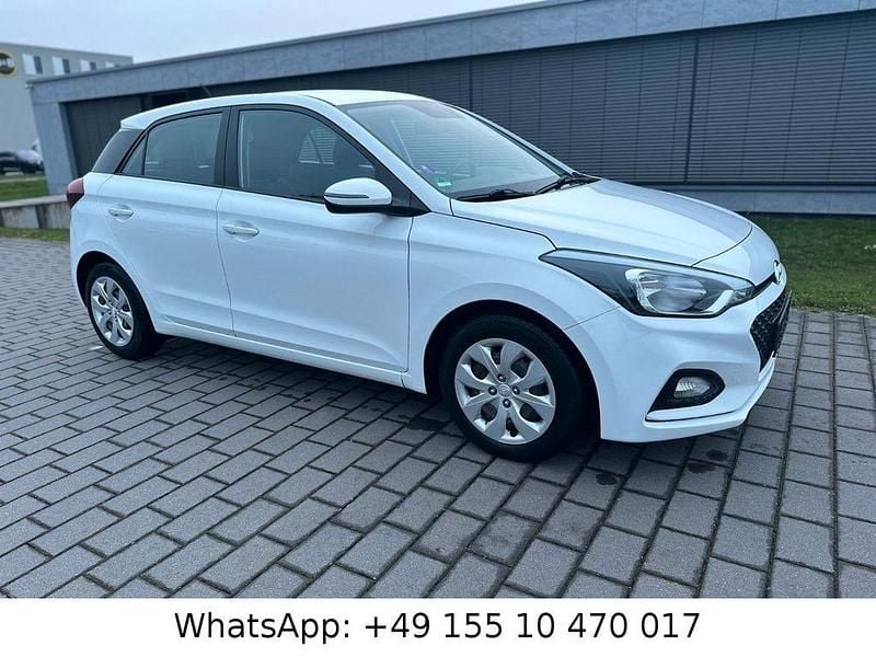 Gebraucht Hyundai i20 Select 75 PS (55 kW) 2019 Weiß Kleinwagen