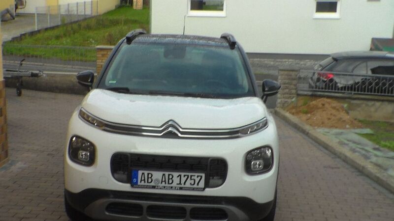Weiß Gebraucht 2019 Citroën C3 Aircross Origins SUV | 12.000 € (Fairer Preis) - Bild 1/4