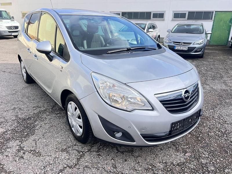Gebraucht Opel Meriva 120 PS (88 kW) 2013 Silber Van / Kleinbus