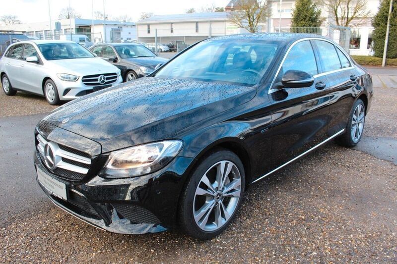 Schwarz Gebraucht 2020 Mercedes C300e Avantgarde Limousine | 20.495 € (Fairer Preis) - Bild 1/4