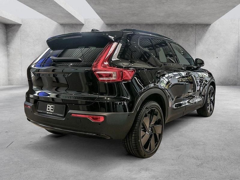 Neu Volvo XC40 Plus 163 PS (119 kW) 2025 Schwarz SUV