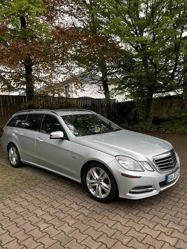 Silber Gebraucht 2012 Mercedes E350 Kombi | 9.600 € (Superpreis) - Bild 1/4