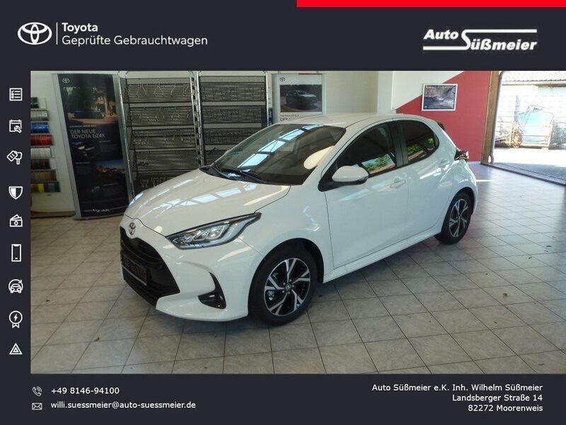 Schneeweiß Neu 2025 Toyota Yaris Hybrid Comfort Limousine | 22.990 € (Superpreis) - Bild 1/4