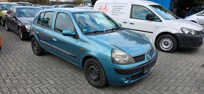 Gebraucht Renault Clio II 75 PS (55 kW) 2003 Grün Kleinwagen