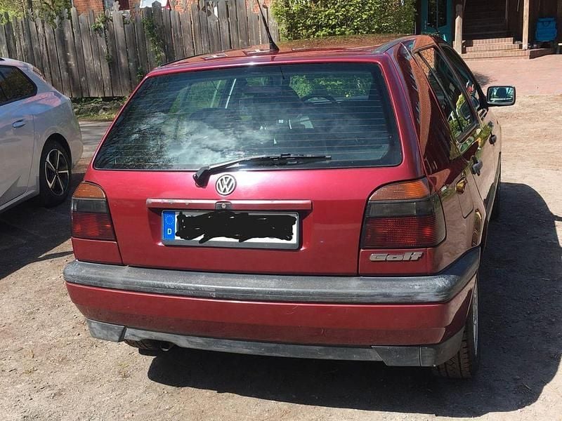 Second-hand VW Golf III 75 CP (55 kW) 1995 Roșu Berlinǎ