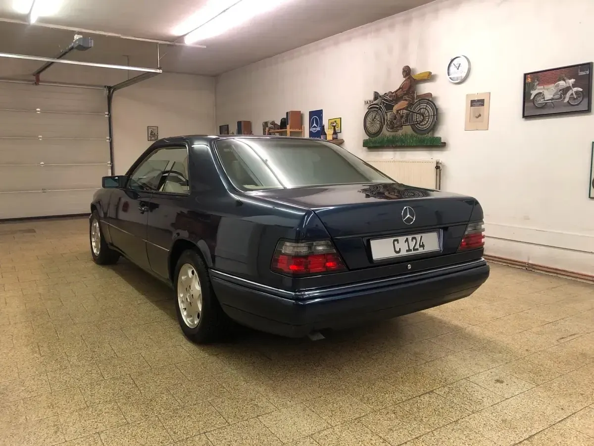 Gebraucht Mercedes E200 136 PS (100 kW) 1995 Blau Coupé