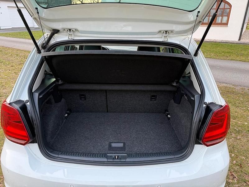 Gebraucht VW Polo 90 PS (66 kW) 2015 Weiß Kleinwagen