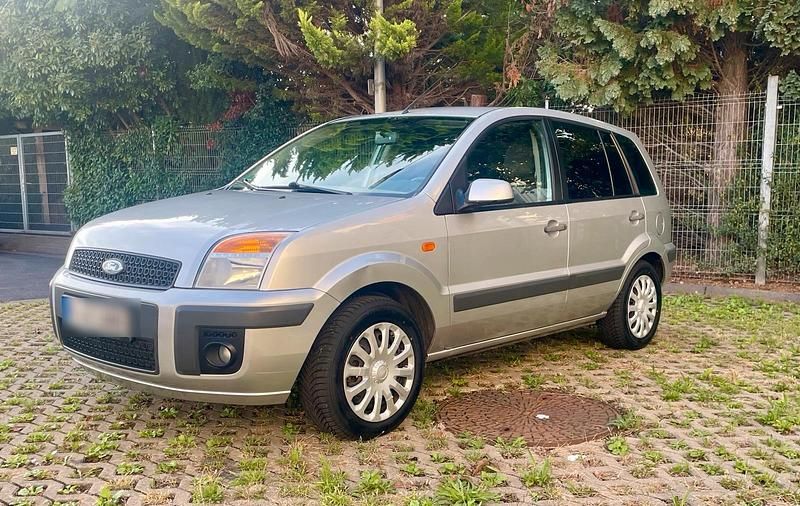 Silber Gebraucht 2006 Ford Fusion Kleinwagen | 4.700 € (Etwas zu teuer) - Bild 1/4