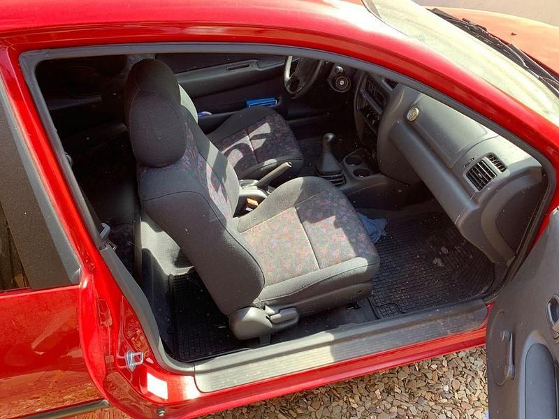 Second-hand Mazda 323 73 CP (53 kW) 1998 Roșu Berlinǎ