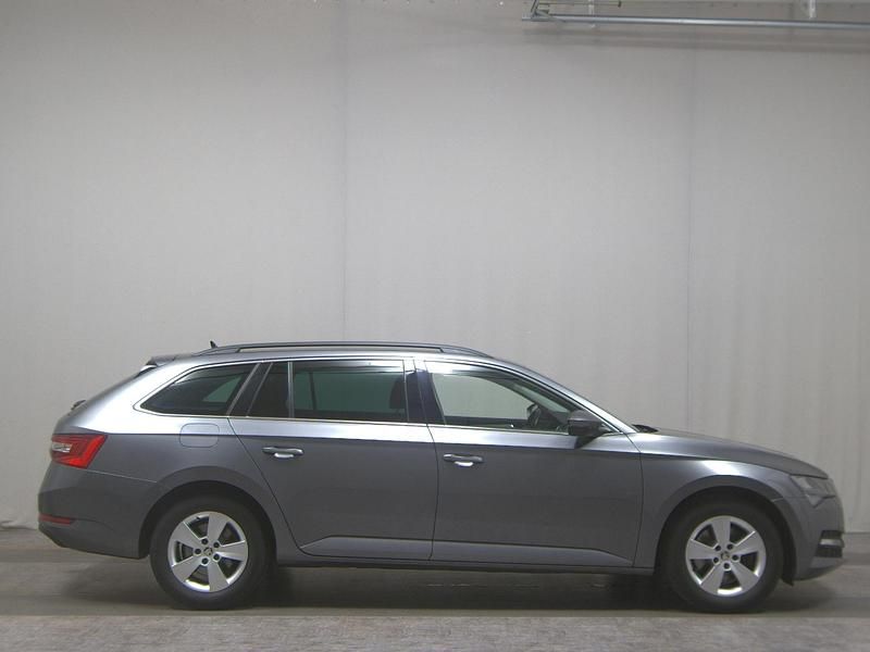 Grau Gebraucht 2022 Skoda Superb Ambition Kombi | 17.980 € (Guter Preis) - Bild 1/4