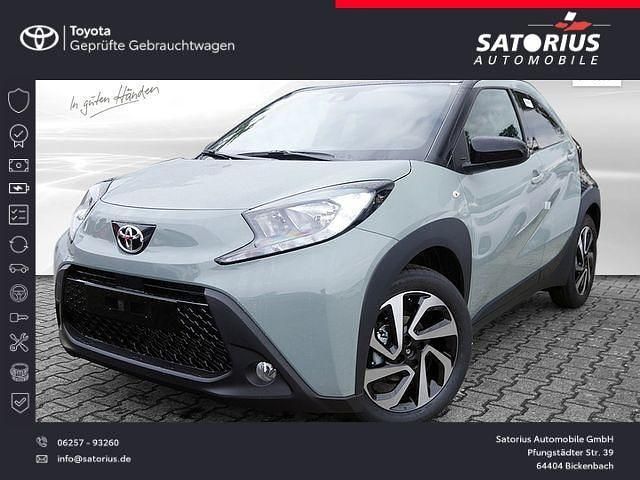 Grün Gebraucht 2024 Toyota Aygo Team Kleinwagen | 18.490 € - Bild 1/4