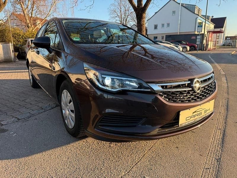 Gebraucht Opel Astra Edition 125 PS (91 kW) 2017 Braun Limousine