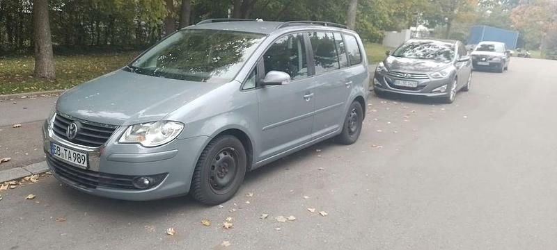 Grau Gebraucht 2007 VW Touran Van / Kleinbus | 2.650 € (Superpreis) - Bild 1/4