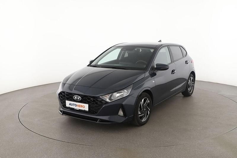 Grau Gebraucht 2022 Hyundai i20 Trend Kleinwagen | 15.490 € (Guter Preis) - Bild 1/3