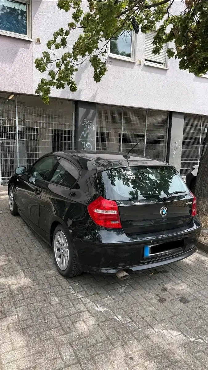 Gebraucht BMW 116 116 PS (85 kW) 2011 Schwarz Kleinwagen
