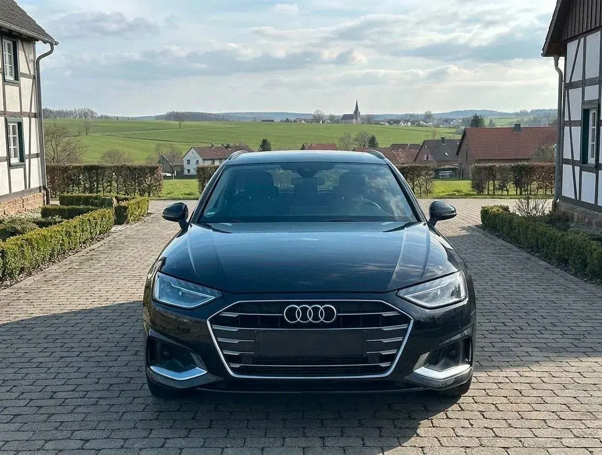Gebraucht Audi A4 Comfort 163 PS (119 kW) 2023 Schwarz Kombi