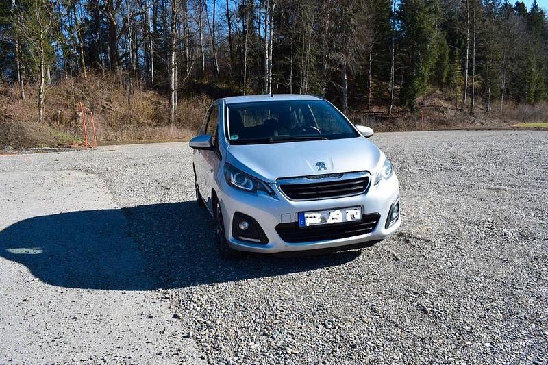Gebraucht Peugeot 108 Active 82 PS (60 kW) 2014 Silber Kleinwagen