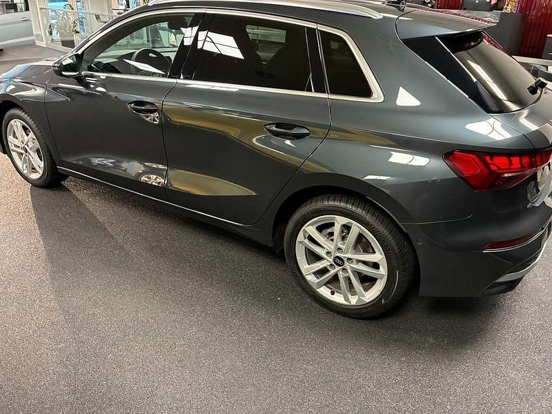 Second-hand Audi A3 Ambiente 116 CP (85 kW) 2024 Gri Berlinǎ