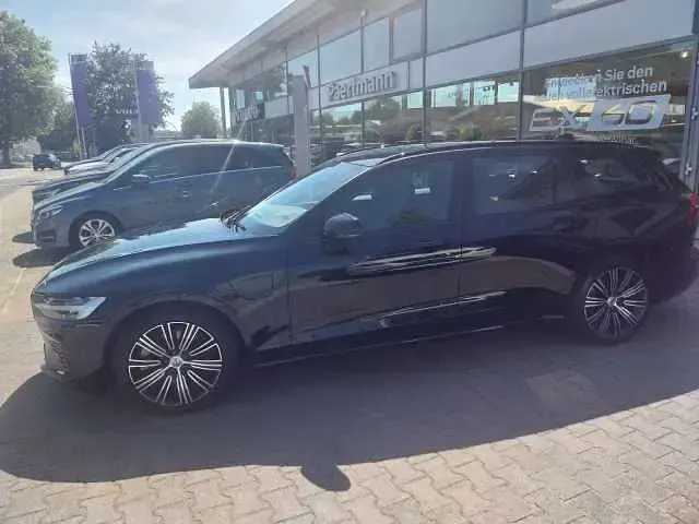 Gebraucht Volvo V60 Plus 455 PS (334 kW) 2024 Schwarz Kombi