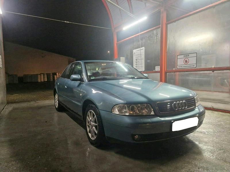 Grün Gebraucht 2000 Audi A4 Limousine | 1.850 € (Guter Preis) - Bild 1/4