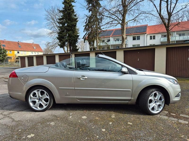 Gebraucht Ford Focus Cabriolet Titanium 145 PS (106 kW) 2009 Silber Cabrio
