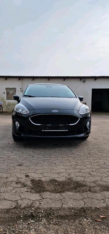 Gebraucht Ford Fiesta 101 PS (74 kW) 2018 Schwarz Kleinwagen