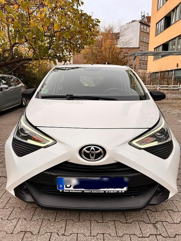 Weiß Gebraucht 2018 Toyota Aygo Kleinwagen | 6.500 € (Guter Preis) - Bild 1/4